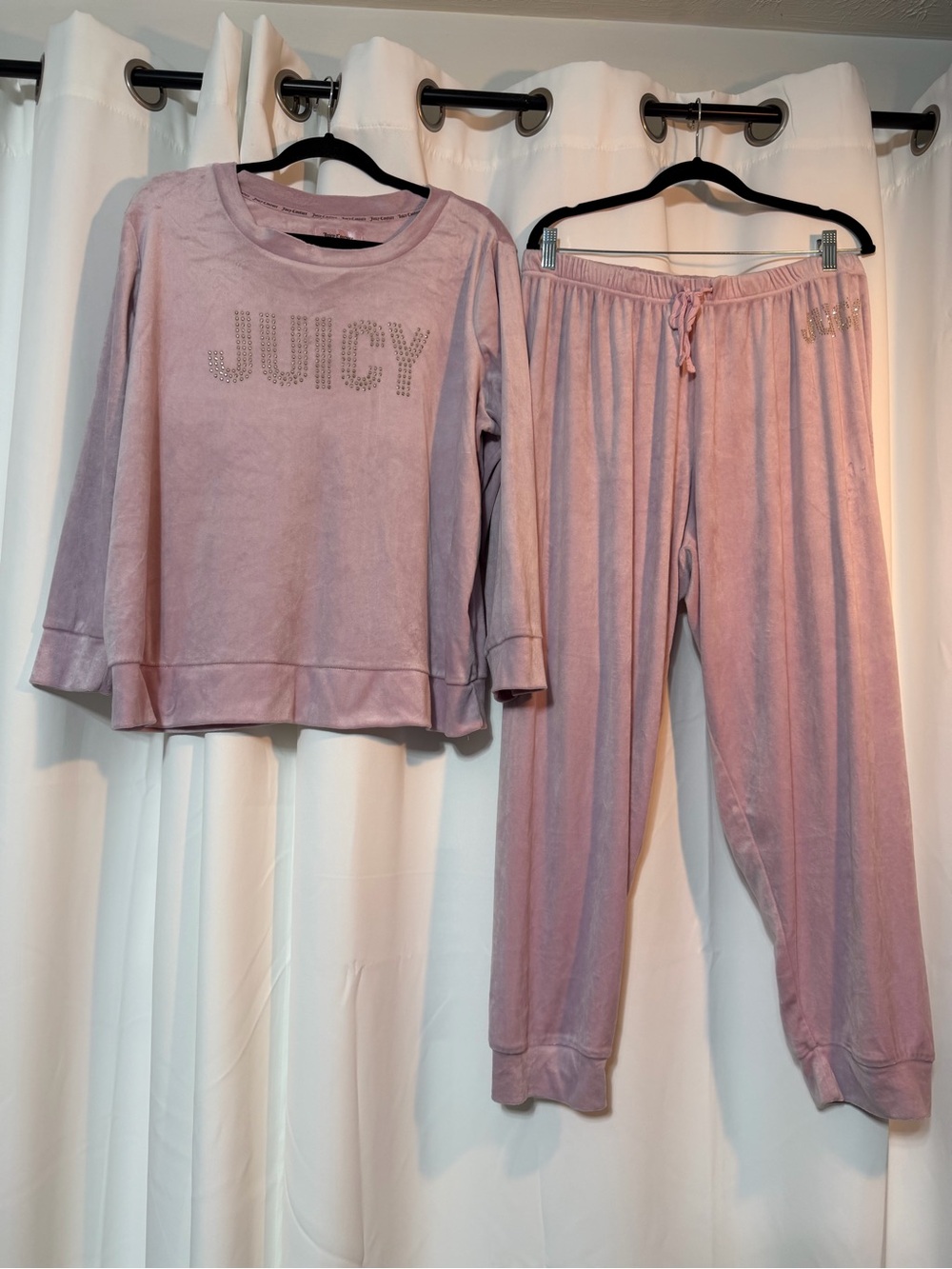 Juicy Couture Pink Velour Pajama Set B10